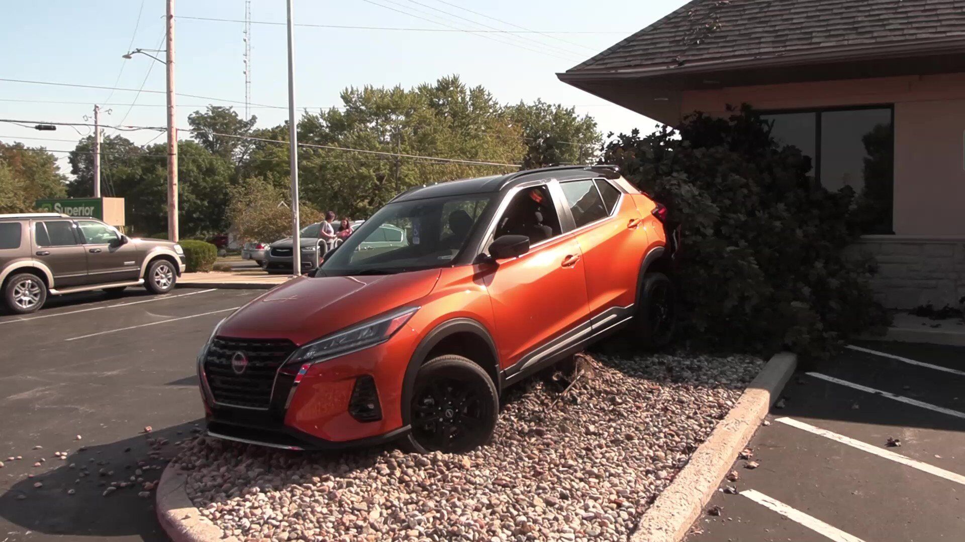 Driver crashes into tree at Superior Credit Union, causes minor damage